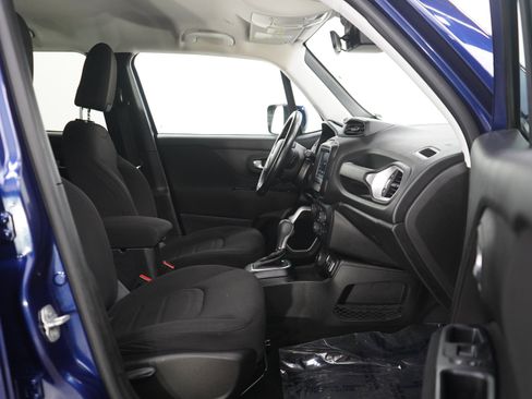 Used 2018 Jeep Renegade Latitude w/ Cold Weather Group AWD/4WD image 11
