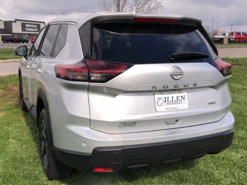 Used 2025 Nissan Rogue SV image 6