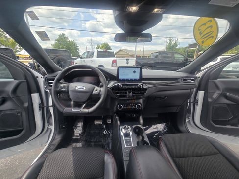 Used 2023 Ford Escape ST-Line Select AWD/4WD image 13