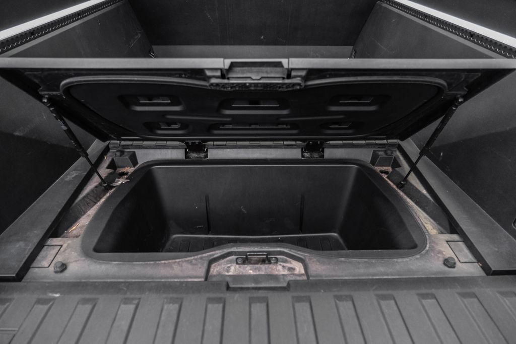 Used 2024 Tesla Cybertruck AWD Crew Cab image 47
