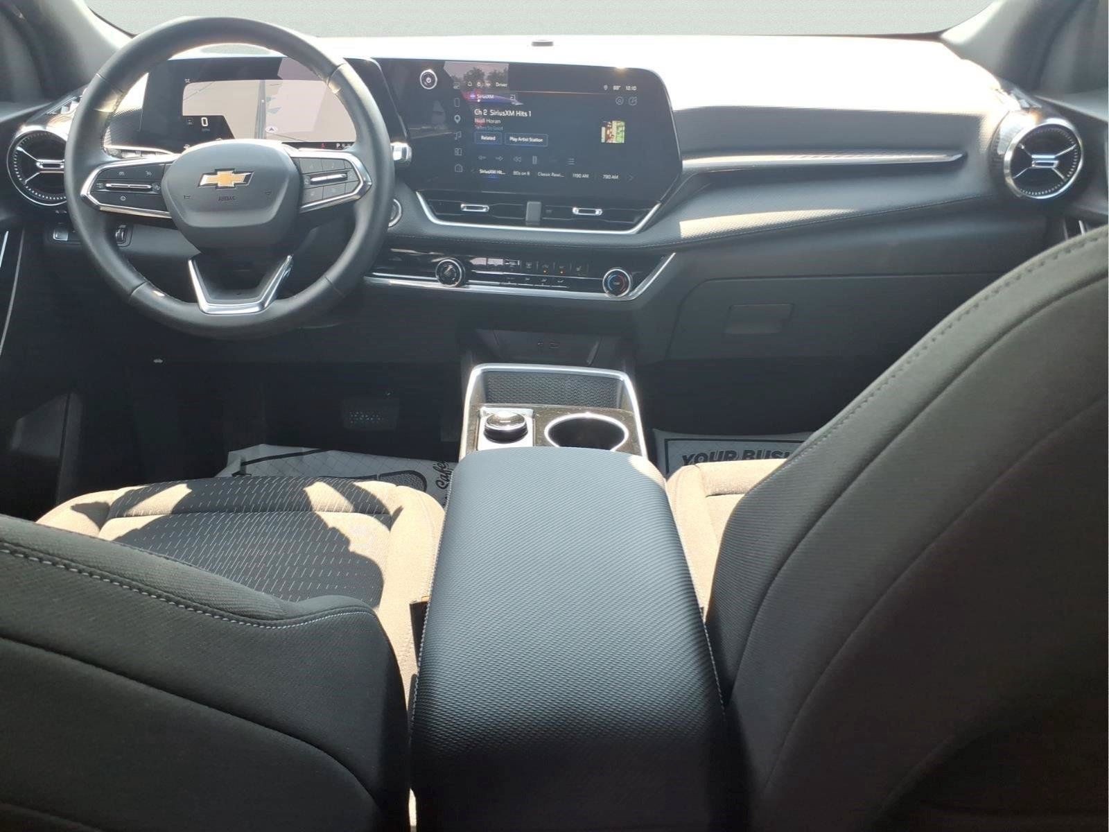 Used 2026 Chevrolet Equinox LT AWD/4WD image 12