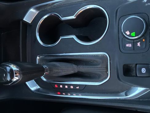 Used 2020 Chevrolet Traverse LT image 22