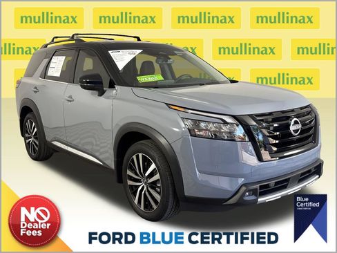 Used 2025 Nissan Pathfinder Platinum w/ Black Appearance Package FWD image 1