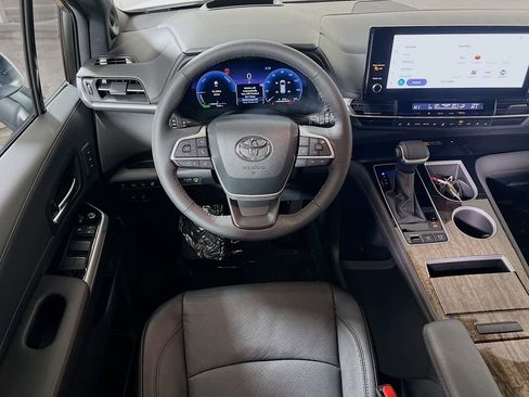 Certified 2025 Toyota Sienna Platinum AWD/4WD image 20