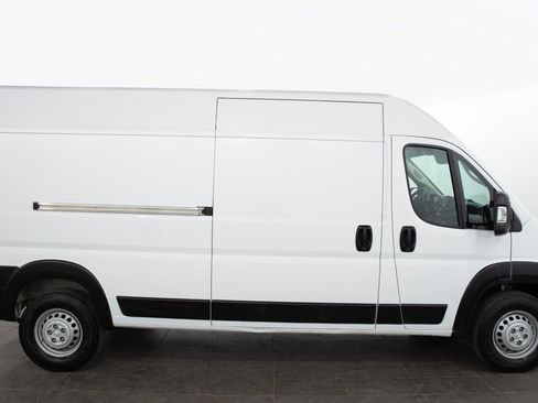 Used 2025 RAM ProMaster 2500 w/ Convenience Group FWD image 13