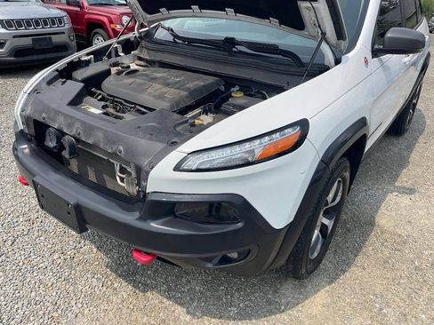 Used 2017 Jeep Cherokee Trailhawk AWD/4WD image 24
