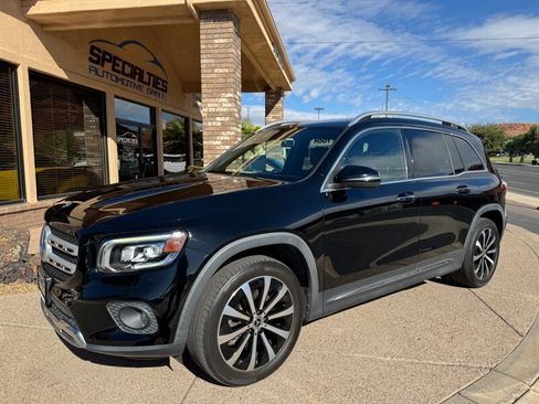 Used 2022 Mercedes-Benz GLB 250 4MATIC w/ Premium Package Lite image 8