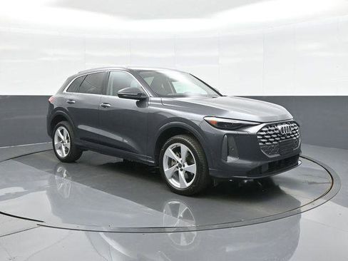 Used 2025 Audi Q5 Premium Plus w/ Premium Plus AWD/4WD image 1