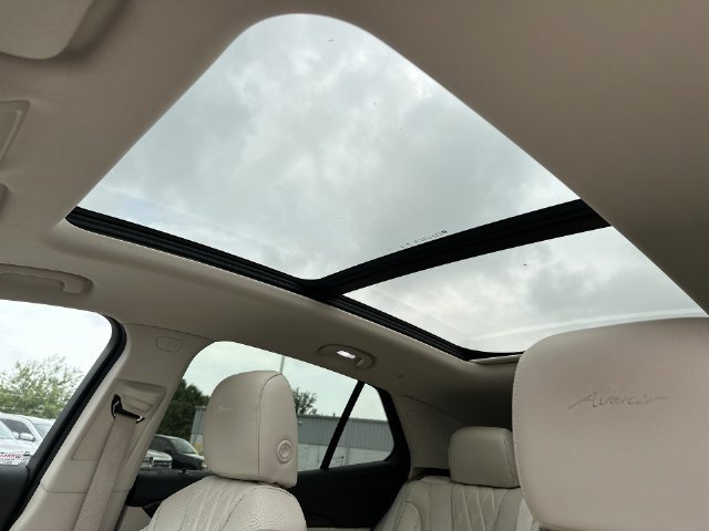 Used 2023 Buick Envision Avenir AWD/4WD image 19