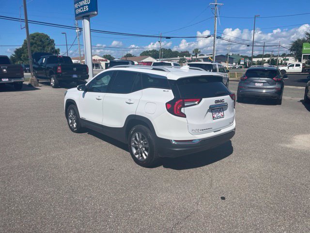Used 2022 GMC Terrain SLT w/ LPO, Floor Liner Package AWD/4WD image 6
