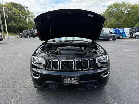 Used 2017 Jeep Grand Cherokee Laredo w/ Quick Order Package 23E image 32