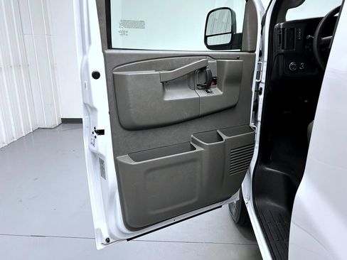 Used 2024 Chevrolet Express 3500 LT w/ LT Preferred Equipment Group RWD image 9