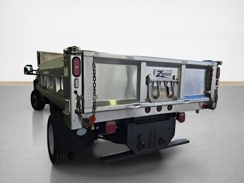 Used 2017 Ford F550 2WD Regular Cab Super Duty image 6