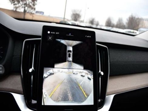 Certified 2025 Volvo XC90 B6 Plus image 12