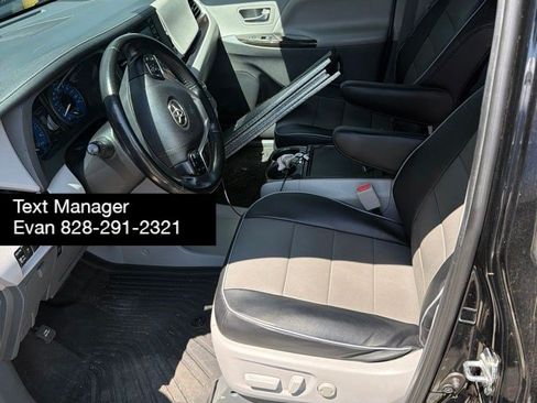 Used 2020 Toyota Sienna XLE w/ XLE Navigation Package FWD image 5