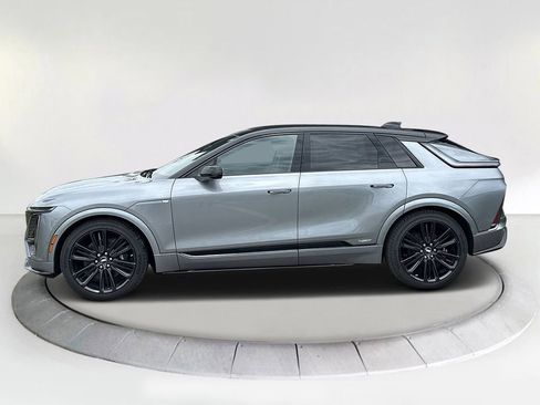 New 2026 Cadillac Lyriq V image 2