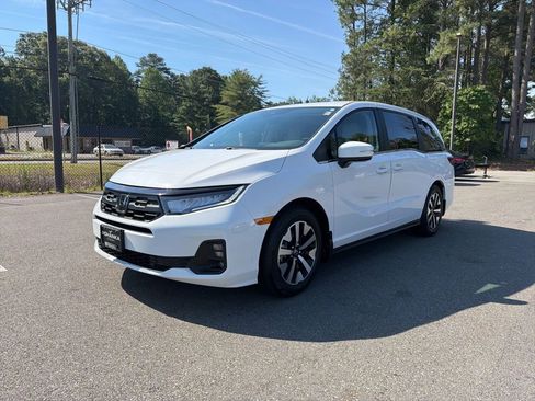 Certified 2026 Honda Odyssey EX-L image 2