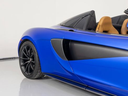 Used 2018 McLaren 570S Spider image 39