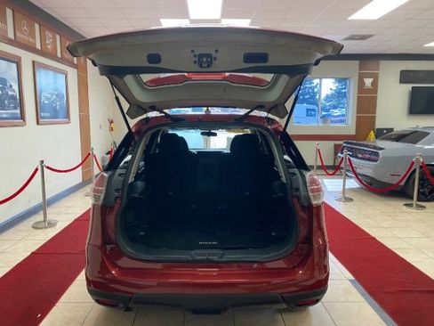 Used 2016 Nissan Rogue SV image 9