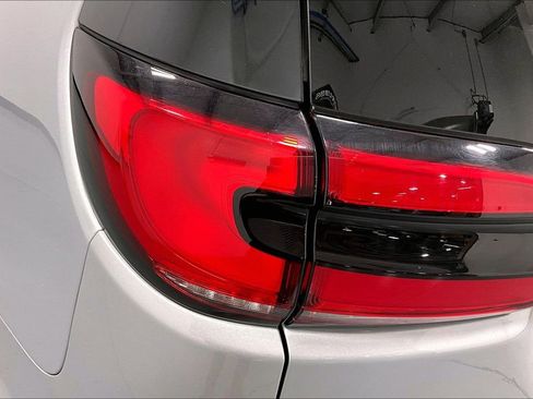 Used 2024 Chrysler Pacifica Limited FWD image 35