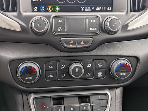 Used 2024 GMC Terrain SLT image 24