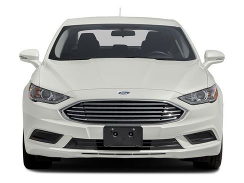 Used 2017 Ford Fusion SE w/ Fusion SE Technology Package FWD image 4