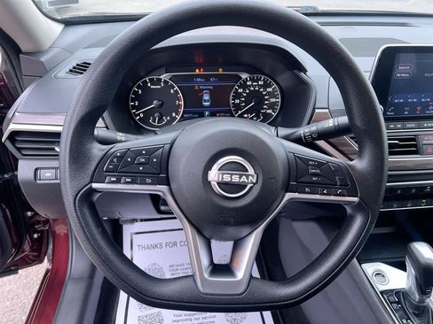 Used 2024 Nissan Altima 2.5 SV FWD image 14