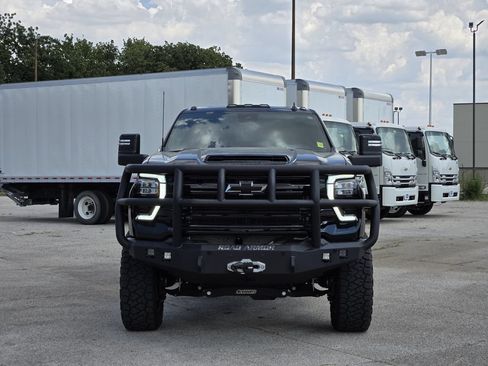 Used 2025 Chevrolet Silverado 3500 High Country w/ High Country Premium Package AWD/4WD image 2