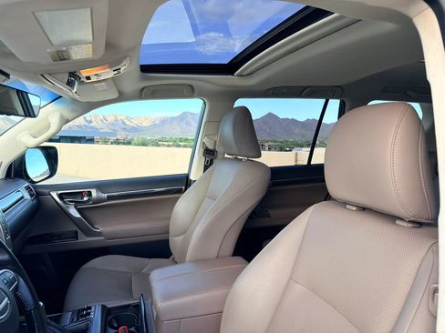 Used 2020 Lexus GX 460 Premium w/ Premium Package AWD/4WD image 25