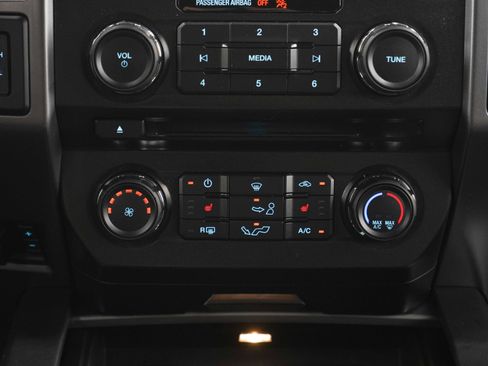 Used 2015 Ford F150 XLT w/ Equipment Group 302A Luxury AWD/4WD image 19