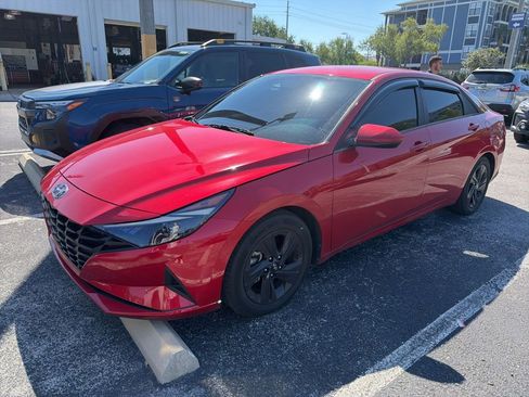 Used 2022 Hyundai Elantra SEL w/ Preferred Accessory Package image 5