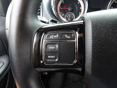 Used 2017 Dodge Grand Caravan SXT w/ Blacktop Package FWD image 15