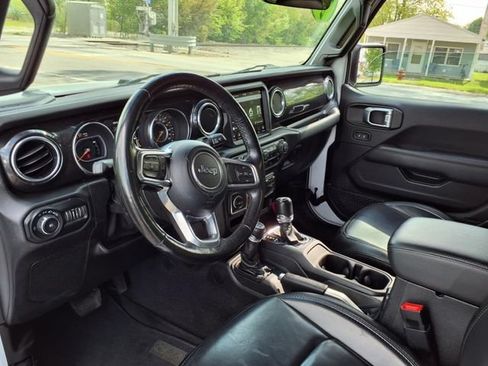 Used 2021 Jeep Wrangler Unlimited Sahara AWD/4WD image 12