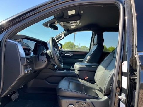 Used 2025 GMC Yukon XL Denali AWD/4WD image 13