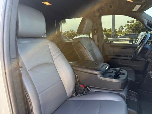Used 2024 RAM 2500 Tradesman w/ Chrome Appearance Group AWD/4WD image 19