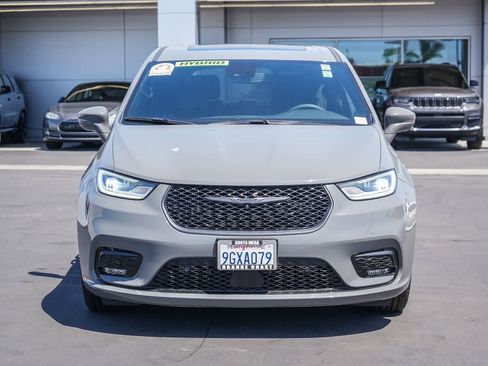 Used 2022 Chrysler Pacifica Limited w/ S Appearance Package FWD image 4