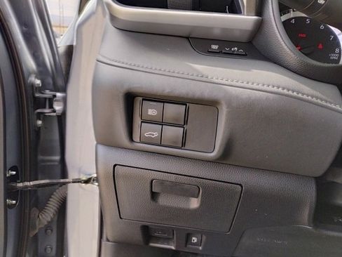 Used 2022 Toyota Highlander LE image 18