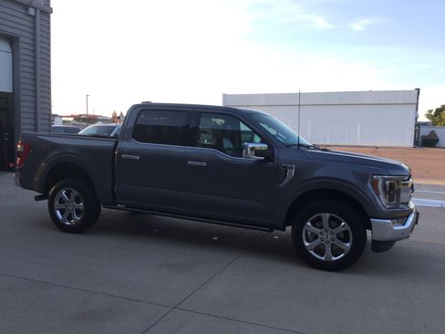 Used 2023 Ford F150 Lariat w/ Equipment Group 502A High AWD/4WD image 4