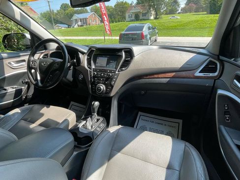 Used 2017 Hyundai Santa Fe AWD image 28