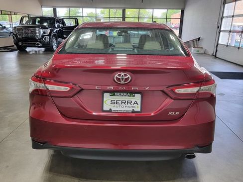 Used 2018 Toyota Camry XLE FWD image 6