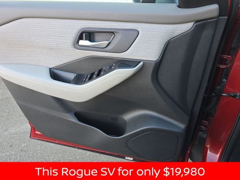 Used 2023 Nissan Rogue SV image 31