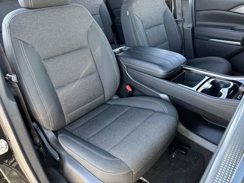 Used 2025 Chevrolet Traverse LT FWD image 28