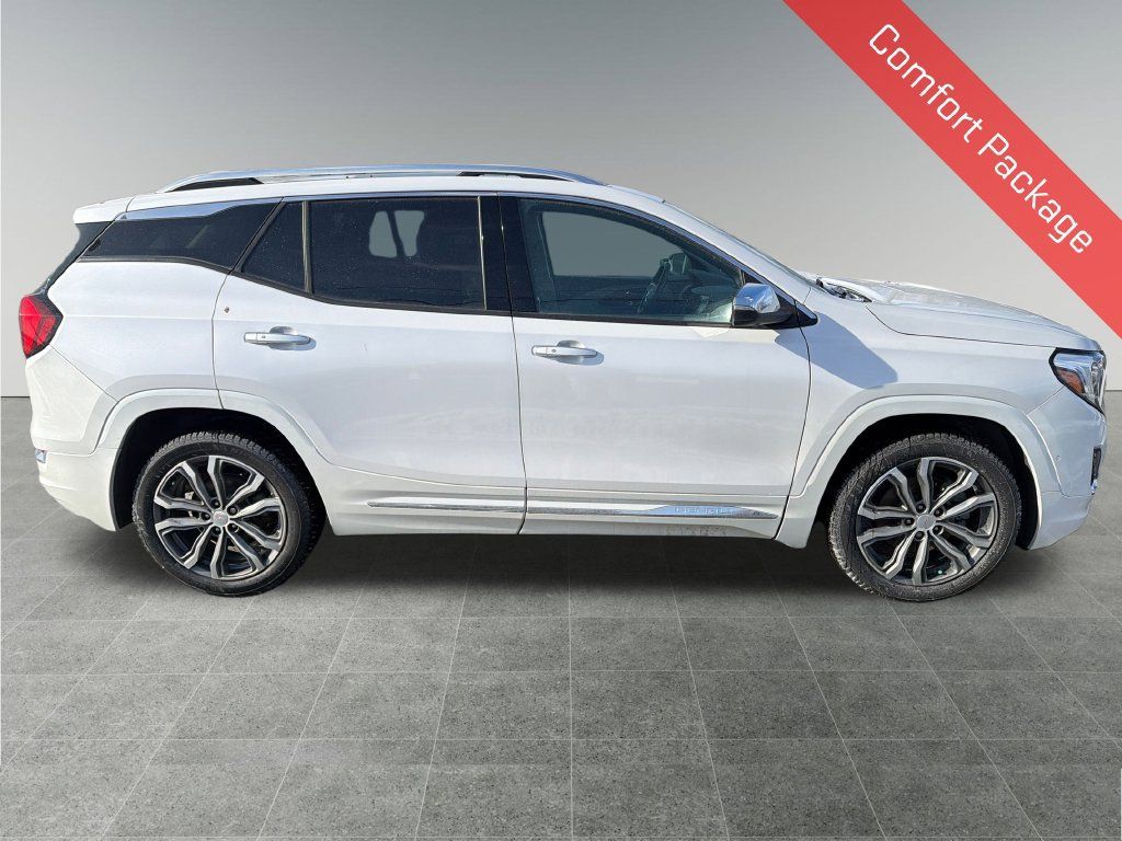 Used 2020 GMC Terrain Denali w/ Denali Premium Package FWD image 7