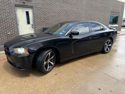 Used 2014 Dodge Charger SXT Plus RWD image 1