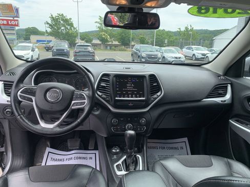 Used 2018 Jeep Cherokee Latitude Plus w/ Cold Weather Group AWD/4WD image 10