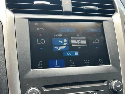 Used 2017 Ford Fusion SE w/ Fusion SE Technology Package FWD image 42