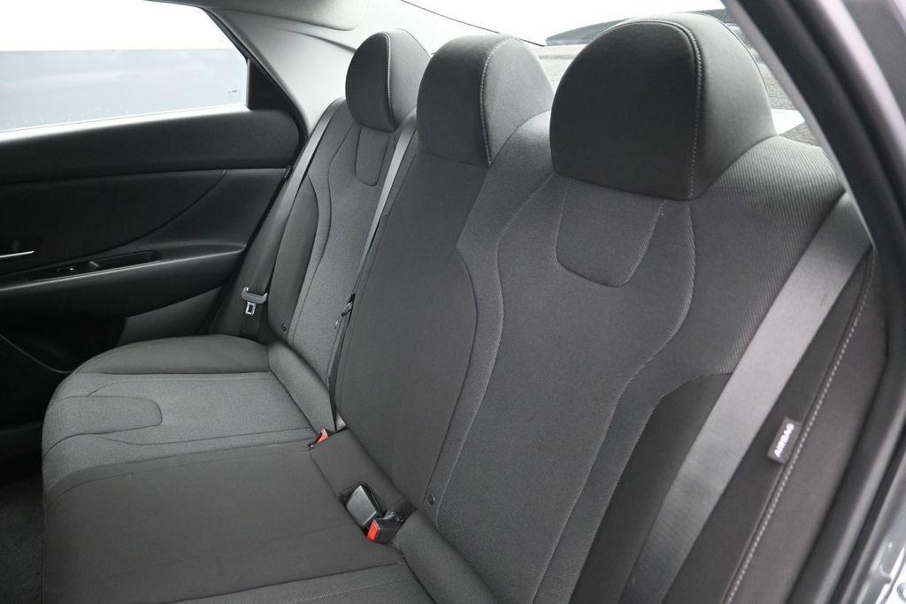 Used 2025 Hyundai Elantra SE FWD image 24
