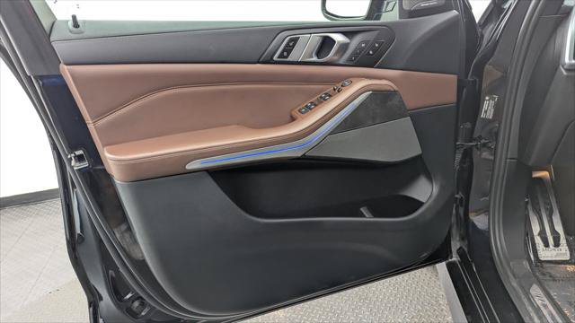 Used 2021 BMW X5 sDrive40i w/ M Sport Package RWD image 13