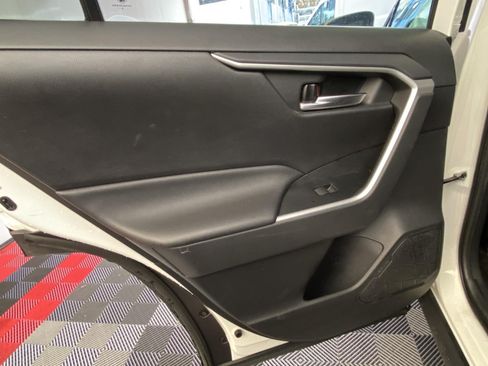Used 2019 Toyota RAV4 XLE w/ Convenience Package AWD/4WD image 18