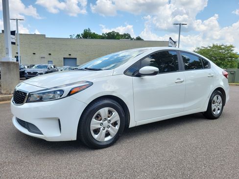 Used 2017 Kia Forte LX FWD image 1